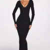 Noa – Langärmliges Maxikleid mit tiefem Ausschnitt aus geripptem Modal in Schwarz Noa – Langärmliges Maxikleid mit tiefem Ausschnitt aus geripptem Modal in Schwarz