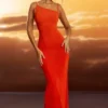 Noelia Maxikleid aus strukturiertem Jersey mit offenem Rücken in Fiery Red Noelia Maxikleid aus strukturiertem Jersey mit offenem Rücken in Fiery Red