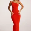 Noelia Maxikleid aus strukturiertem Jersey mit offenem Rücken in Fiery Red Noelia Maxikleid aus strukturiertem Jersey mit offenem Rücken in Fiery Red