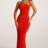 Noelia Maxikleid aus strukturiertem Jersey mit offenem Rücken in Fiery Red Noelia Maxikleid aus strukturiertem Jersey mit offenem Rücken in Fiery Red