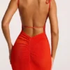 Noelia Maxikleid aus strukturiertem Jersey mit offenem Rücken in Fiery Red Noelia Maxikleid aus strukturiertem Jersey mit offenem Rücken in Fiery Red