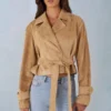 Noelie Kurzjacke aus Kunstwildleder mit Gürtel in Tan Noelie Kurzjacke aus Kunstwildleder mit Gürtel in Tan