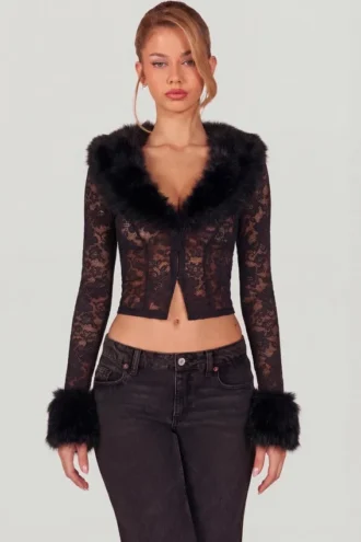 Noemy Cardigan aus transparenter Spitze mit Kunstfellbesatz in Schwarz