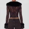 Noemy Cardigan aus transparenter Spitze mit Kunstfellbesatz in Schwarz Noemy Cardigan aus transparenter Spitze mit Kunstfellbesatz in Schwarz