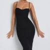 Nora Modal-Kleid mit Rüschen und Lagen in Schwarz Nora Modal-Kleid mit Rüschen und Lagen in Schwarz