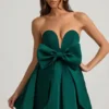 Norina Minikleid mit Schleifendetail im Smaragdgrün Norina Minikleid mit Schleifendetail im Smaragdgrün