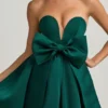 Norina Minikleid mit Schleifendetail im Smaragdgrün Norina Minikleid mit Schleifendetail im Smaragdgrün