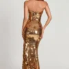 Nottola 3D-verziertes Bandeau-Maxikleid in Gold Nottola 3D-verziertes Bandeau-Maxikleid in Gold