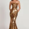 Nottola 3D-verziertes Bandeau-Maxikleid in Gold Nottola 3D-verziertes Bandeau-Maxikleid in Gold
