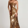 Nottola 3D-verziertes Bandeau-Maxikleid in Gold Nottola 3D-verziertes Bandeau-Maxikleid in Gold