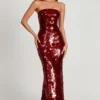 Nottola 3D-verziertes Bandeau-Maxikleid in Rot Nottola 3D-verziertes Bandeau-Maxikleid in Rot