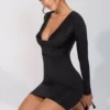 Oakley Slinky Jersey Langarm-Minikleid mit tiefem Ausschnitt in Schwarz Oakley Slinky Jersey Langarm-Minikleid mit tiefem Ausschnitt in Schwarz