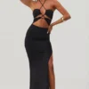 Oceane Maxikleid mit Cut-outs, Neckholder und bodenlangem Schnitt in Schwarz Oceane Maxikleid mit Cut-outs, Neckholder und bodenlangem Schnitt in Schwarz