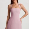 Odessa Nadelstreifen-Halterneck-Minikleid in A-Linie in Mauve Odessa Nadelstreifen-Halterneck-Minikleid in A-Linie in Mauve