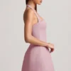 Odessa Nadelstreifen-Halterneck-Minikleid in A-Linie in Mauve Odessa Nadelstreifen-Halterneck-Minikleid in A-Linie in Mauve