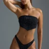 Oh Polly Bademode: HOTFIX Edition Bandeau-Bikinioberteil mit verziertem Schal in Schwarz Oh Polly Bademode: HOTFIX Edition Bandeau-Bikinioberteil mit verziertem Schal in Schwarz