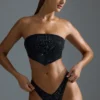 Oh Polly Bademode: HOTFIX Edition Bandeau-Bikinioberteil mit verziertem Schal in Schwarz Oh Polly Bademode: HOTFIX Edition Bandeau-Bikinioberteil mit verziertem Schal in Schwarz