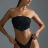 Oh Polly Bademode: HOTFIX Edition Bandeau-Bikinioberteil mit verziertem Schal in Schwarz Oh Polly Bademode: HOTFIX Edition Bandeau-Bikinioberteil mit verziertem Schal in Schwarz