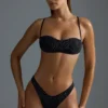 Oh Polly Bademode: HOTFIX Edition Verzierte V-förmige Cheeky-Bikinihose mit hohem Beinausschnitt in Schwarz Oh Polly Bademode: HOTFIX Edition Verzierte V-förmige Cheeky-Bikinihose mit hohem Beinausschnitt in Schwarz