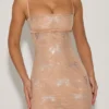 Olwen verziertes Minikleid mit Schleifendetail in Mandel Olwen verziertes Minikleid mit Schleifendetail in Mandel