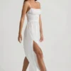Olyssia Maxikleid mit gerafftem Oberteil in Weiß Olyssia Maxikleid mit gerafftem Oberteil in Weiß