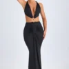 Omarosa Maxikleid mit Metallverzierungen und Cut-outs im Neckholder-Stil in Schwarz Omarosa Maxikleid mit Metallverzierungen und Cut-outs im Neckholder-Stil in Schwarz