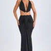 Omarosa Maxikleid mit Metallverzierungen und Cut-outs im Neckholder-Stil in Schwarz Omarosa Maxikleid mit Metallverzierungen und Cut-outs im Neckholder-Stil in Schwarz