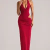 Oona Maxikleid mit tiefem Ausschnitt und Neckholder in Kirschrot Oona Maxikleid mit tiefem Ausschnitt und Neckholder in Kirschrot