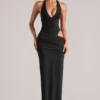 Oona Maxikleid mit tiefem Ausschnitt und Neckholder in Schwarz Oona Maxikleid mit tiefem Ausschnitt und Neckholder in Schwarz