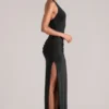 Oona Maxikleid mit tiefem Ausschnitt und Neckholder in Schwarz Oona Maxikleid mit tiefem Ausschnitt und Neckholder in Schwarz