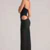 Oona Maxikleid mit tiefem Ausschnitt und Neckholder in Schwarz Oona Maxikleid mit tiefem Ausschnitt und Neckholder in Schwarz
