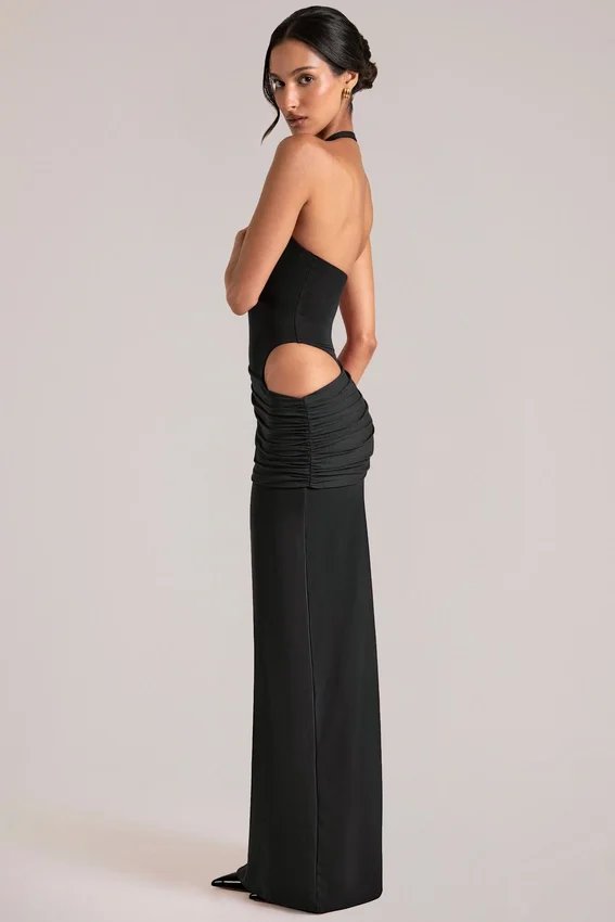 Oona Maxikleid mit tiefem Ausschnitt und Neckholder in Schwarz Oona Maxikleid mit tiefem Ausschnitt und Neckholder in Schwarz