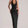 Oona Maxikleid mit tiefem Ausschnitt und Neckholder in Schwarz Oona Maxikleid mit tiefem Ausschnitt und Neckholder in Schwarz