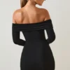 Oriana Modal-Minikleid mit schulterfreiem Ausschnitt in Schwarz Oriana Modal-Minikleid mit schulterfreiem Ausschnitt in Schwarz