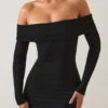 Oriana Modal-Minikleid mit schulterfreiem Ausschnitt in Schwarz Oriana Modal-Minikleid mit schulterfreiem Ausschnitt in Schwarz