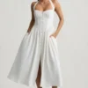 Orlena Midaxi-Kleid mit Neckholder und Knopfdetails in Weiß Orlena Midaxi-Kleid mit Neckholder und Knopfdetails in Weiß