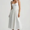 Orlena Midaxi-Kleid mit Neckholder und Knopfdetails in Weiß Orlena Midaxi-Kleid mit Neckholder und Knopfdetails in Weiß