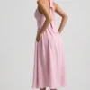Orlena Midaxi-Kleid mit Neckholder und Knopfdetails in Zartrosa Orlena Midaxi-Kleid mit Neckholder und Knopfdetails in Zartrosa