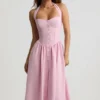 Orlena Midaxi-Kleid mit Neckholder und Knopfdetails in Zartrosa Orlena Midaxi-Kleid mit Neckholder und Knopfdetails in Zartrosa
