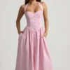 Orlena Midaxi-Kleid mit Neckholder und Knopfdetails in Zartrosa Orlena Midaxi-Kleid mit Neckholder und Knopfdetails in Zartrosa