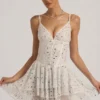 Orren Minikleid mit Rüschen und Verzierungen in Weiß Orren Minikleid mit Rüschen und Verzierungen in Weiß