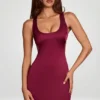 Orsola Minikleid mit U-Ausschnitt und Schnürung am Rücken in Weinrot Orsola Minikleid mit U-Ausschnitt und Schnürung am Rücken in Weinrot