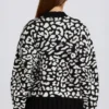 Oversize-Pullover aus Jacquard-Strick in Schwarz Oversize-Pullover aus Jacquard-Strick in Schwarz