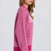 Oversize-Pullover mit gestricktem Logo in Magenta-Pink Oversize-Pullover mit gestricktem Logo in Magenta-Pink
