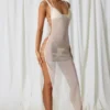 Pacifica Maxikleid mit Perlenverzierung und Cut-outs in Perlweiß Pacifica Maxikleid mit Perlenverzierung und Cut-outs in Perlweiß