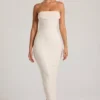 Palermo Maxikleid mit Bandeau-Ausschnitt, Kapuzenkragen und Verzierungen in Weiß Palermo Maxikleid mit Bandeau-Ausschnitt, Kapuzenkragen und Verzierungen in Weiß