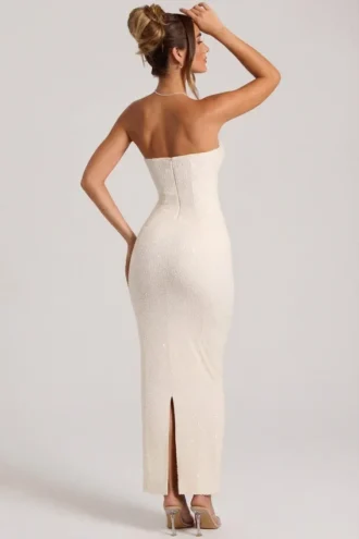 Palermo Maxikleid mit Bandeau-Ausschnitt, Kapuzenkragen und Verzierungen in Weiß