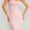 Palermo Maxikleid mit verziertem Bandeau-Ausschnitt und Wasserfallkragen in Blush Palermo Maxikleid mit verziertem Bandeau-Ausschnitt und Wasserfallkragen in Blush