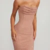 Palermo verziertes Bandeau-Maxikleid mit Wasserfallausschnitt in Beige Palermo verziertes Bandeau-Maxikleid mit Wasserfallausschnitt in Beige