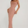 Palermo verziertes Bandeau-Maxikleid mit Wasserfallausschnitt in Beige Palermo verziertes Bandeau-Maxikleid mit Wasserfallausschnitt in Beige